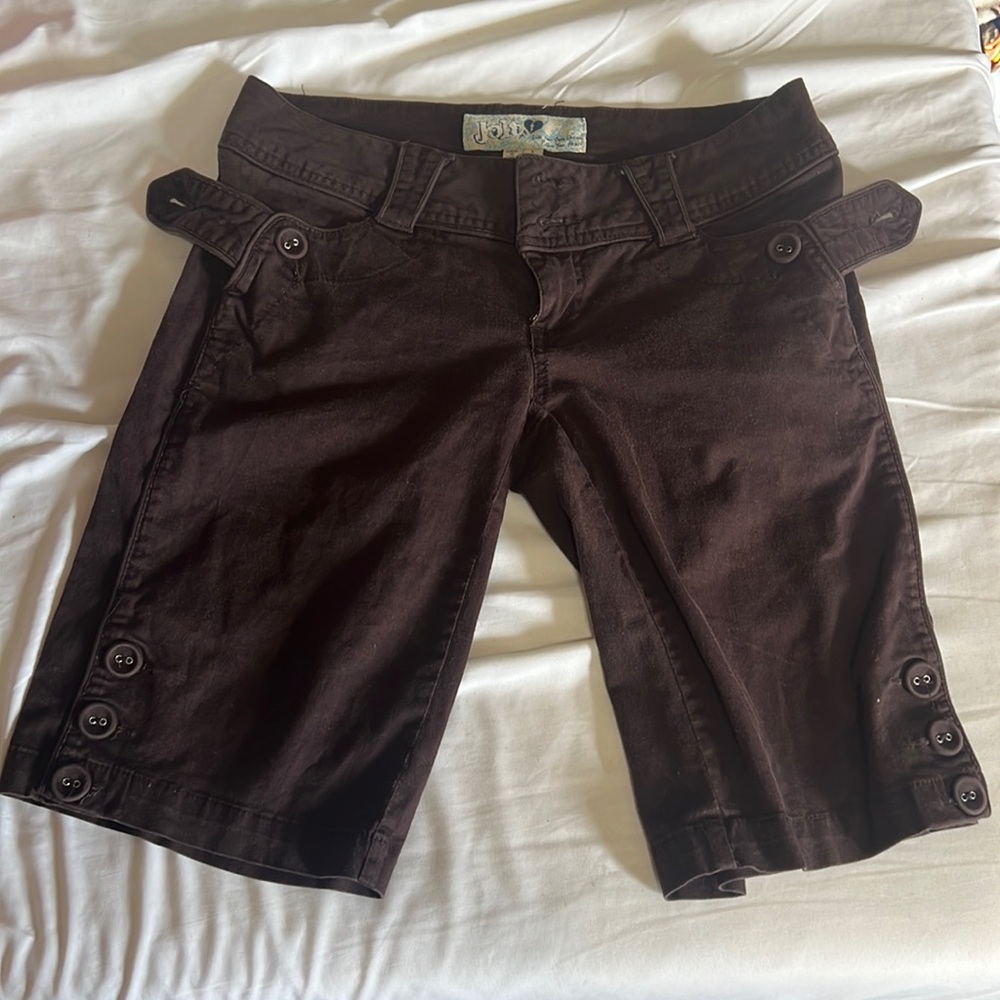 Jolt brown shorts with bottons